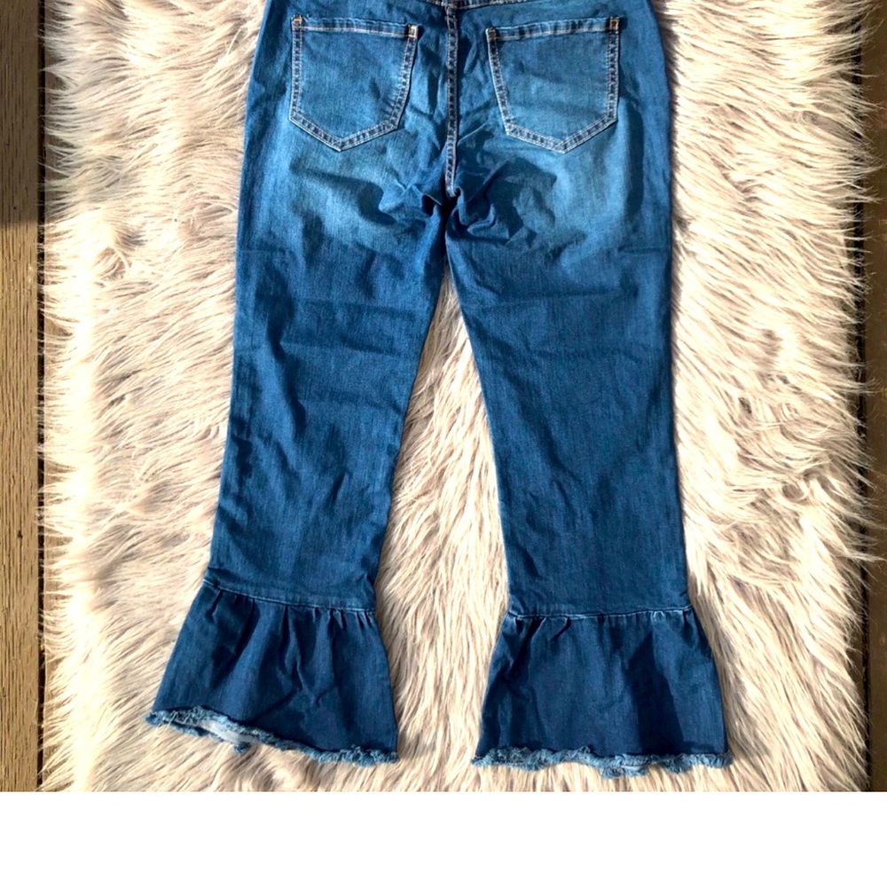 Carly & Ivy Cropped Jeans